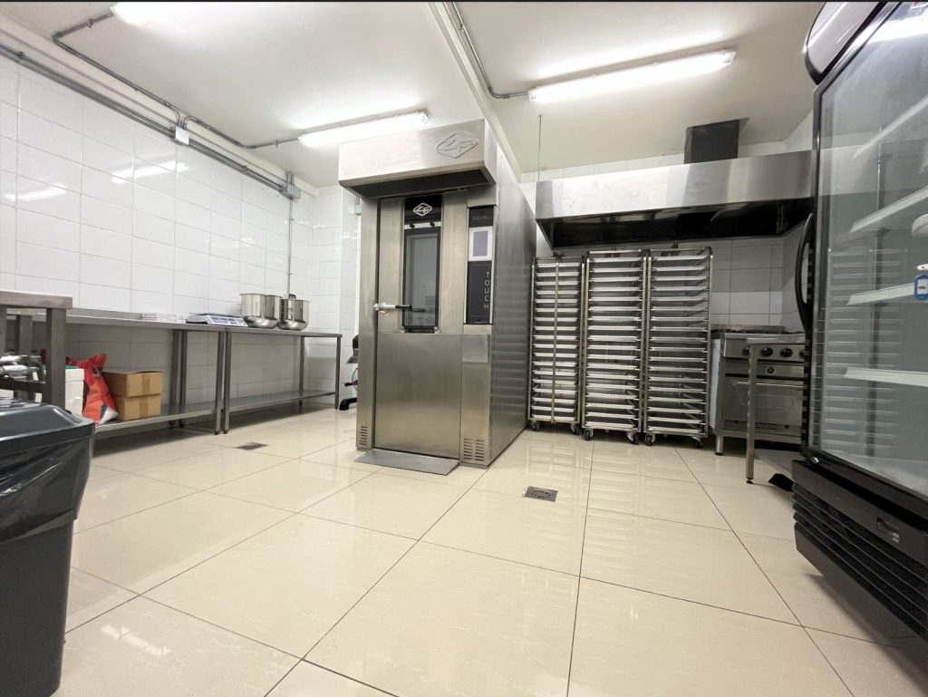 cocina completamente equipada para emprendedores